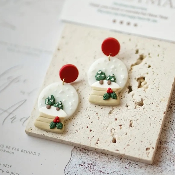 Charming Snow-globe Dangle Earring’s - Picture 2 of 2